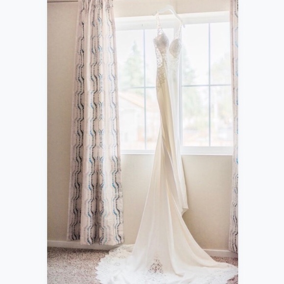 Martina Liana Wedding Dress - Picture 2 of 6